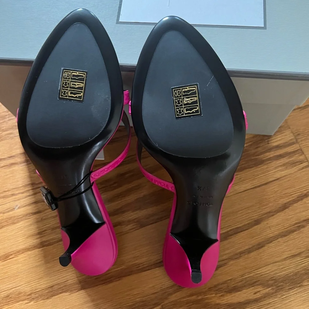 ๐SOLD๐TOM FORD EMBOSSED LEATHER LOGO THONG SANDAL In 37.5 - Picture 7 of 8